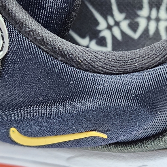 Nike Men's Air Max 270 React Eng 'Alien'  Sneakers - 9.5 - Picture 9 of 10